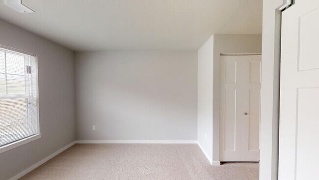 Building Photo - Condo Style Lower 1 Bedroom 1 Bathroom Apartment is Available