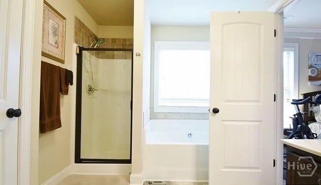 Building Photo - 157 Putters Dr