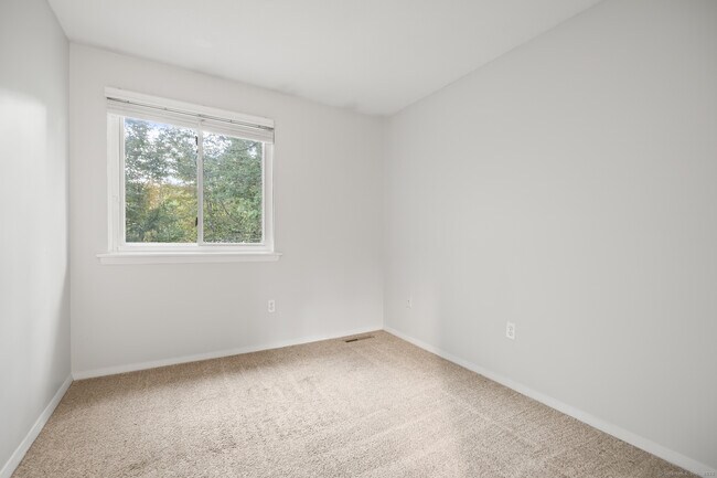 Building Photo - 45 Conestoga Way