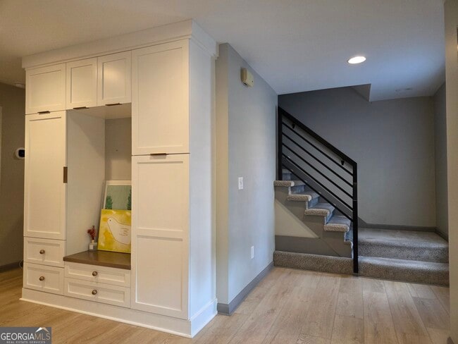 Building Photo - 215 Calgary Dr