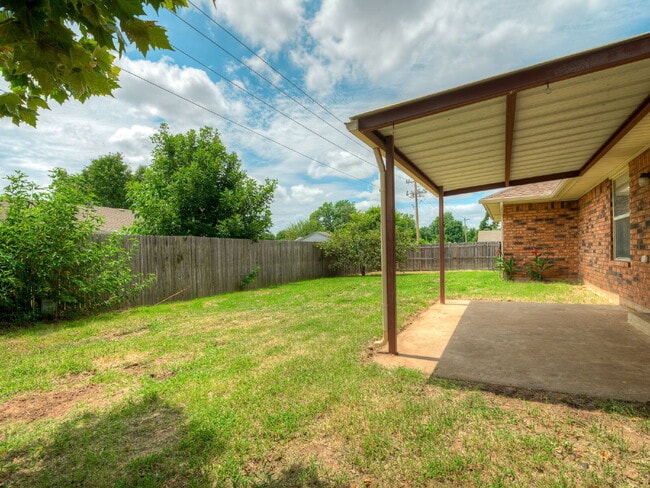 Building Photo - Updated 4-Bedroom Home with Spacious Layout & Modern Touches