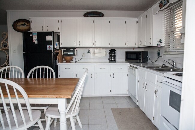 Building Photo - 57219 Island Club Ln