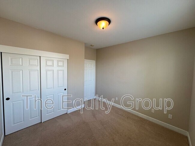 Building Photo - 3116 W Buena Vista Ave