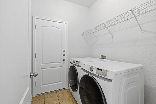 Building Photo - 11505 Plow Horse Cove