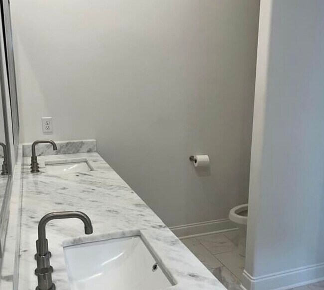 Building Photo - 104 Santa Marta Dr