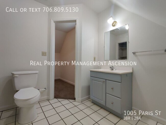 Building Photo - 1005 Paris St