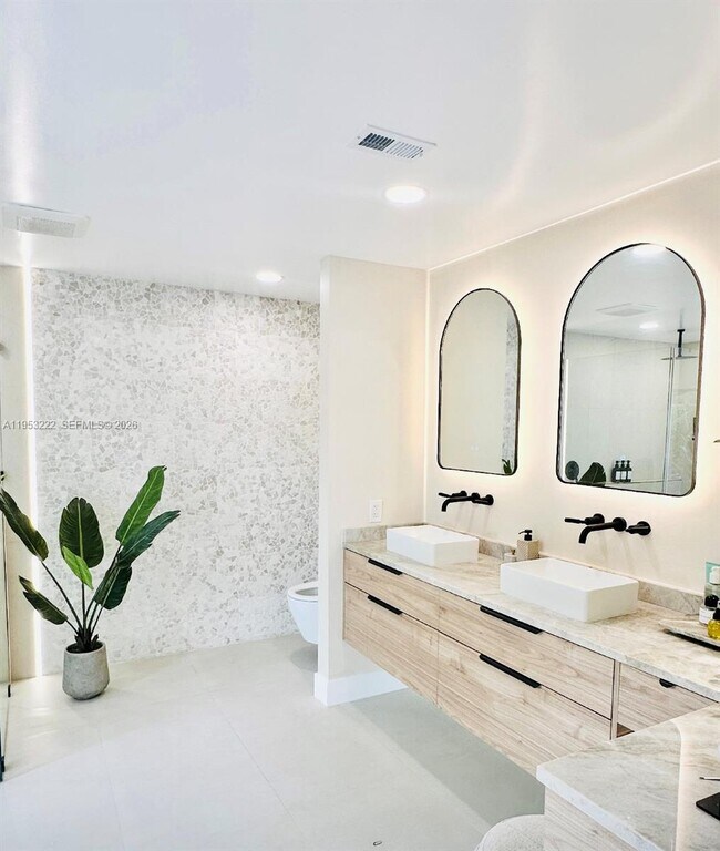 Building Photo - 2475 NW 25th St