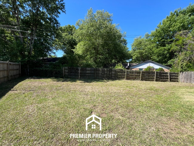 Building Photo - Spacious 4BR/2BA Home in 38118 | Hardwood Floors & Large Fenced Backyard