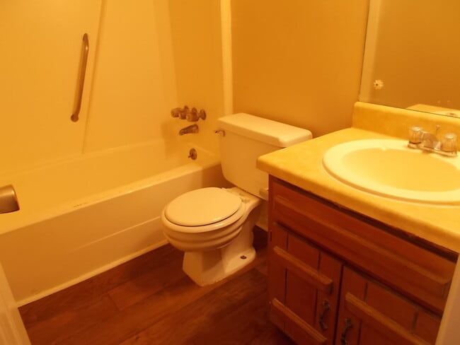 Building Photo - Welcome to the Delightful End Unit! This c...