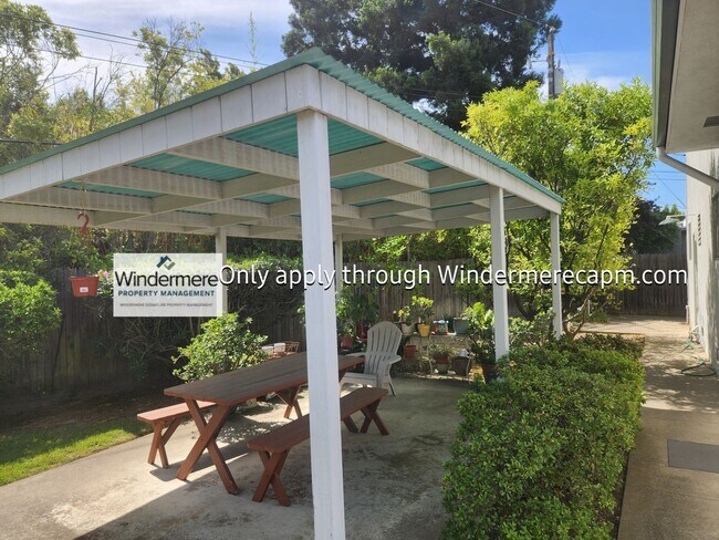 Building Photo - 4421de