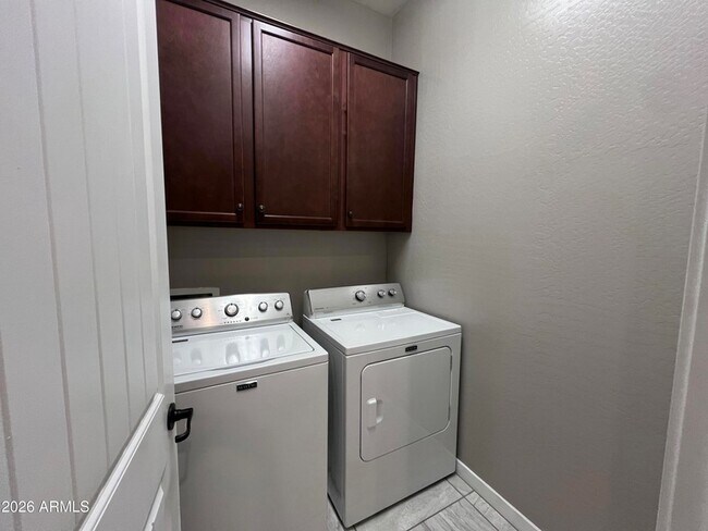 Building Photo - 1705 W Dawn Dr