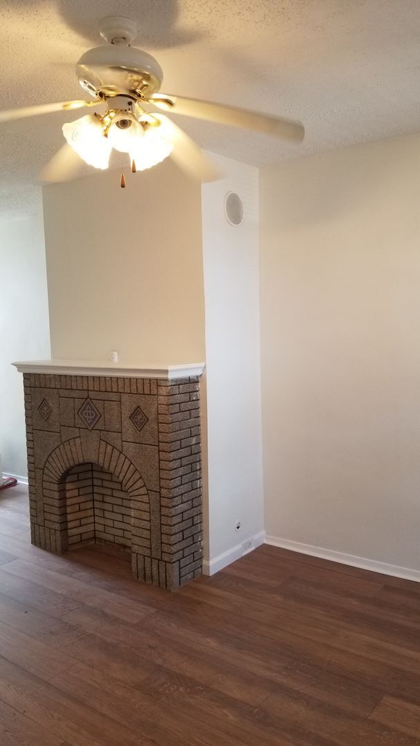 Building Photo - 5211 Glenloch St