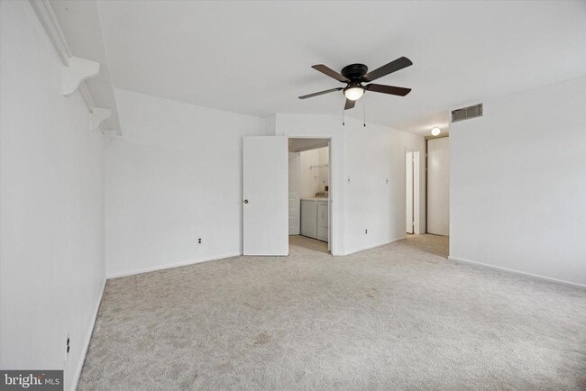 Building Photo - 188 S Hill Dr