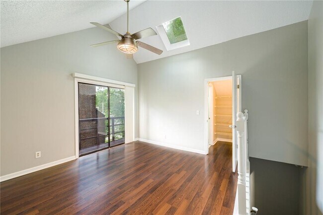 Building Photo - 650 Cleburne Terrace NE