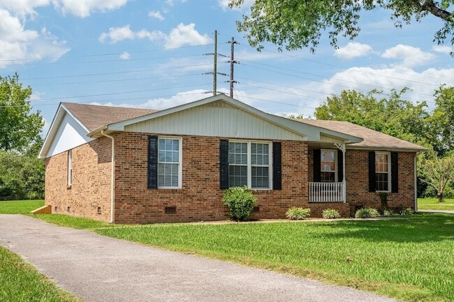 Building Photo - 1190 Meadowview Dr