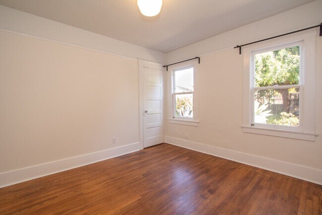 Building Photo - Charming North Park 2 Bedroom with Washer/Dryer, Backyard & Parking!