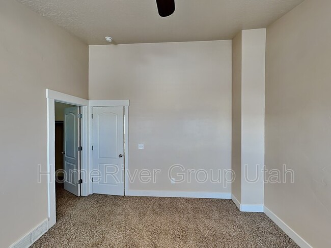 Building Photo - 10981 Topview Rd