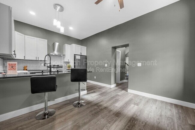 Building Photo - 3833 Oregon Ave