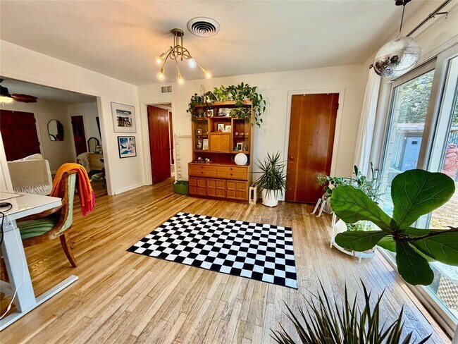 Building Photo - 1411 Ridgemont Dr