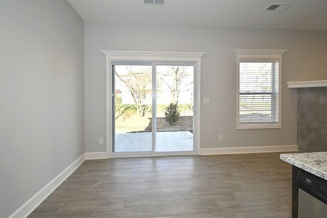 Building Photo - 3 Bedroom 2.5 bath 2 Car Garage   Duplex
