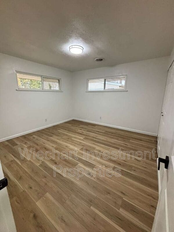 Building Photo - 713 Wildwood Ave