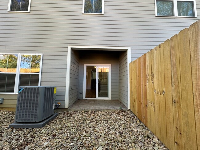 Building Photo - NEW 3/2.5 Gaited Townhouse in Downtown Rom...