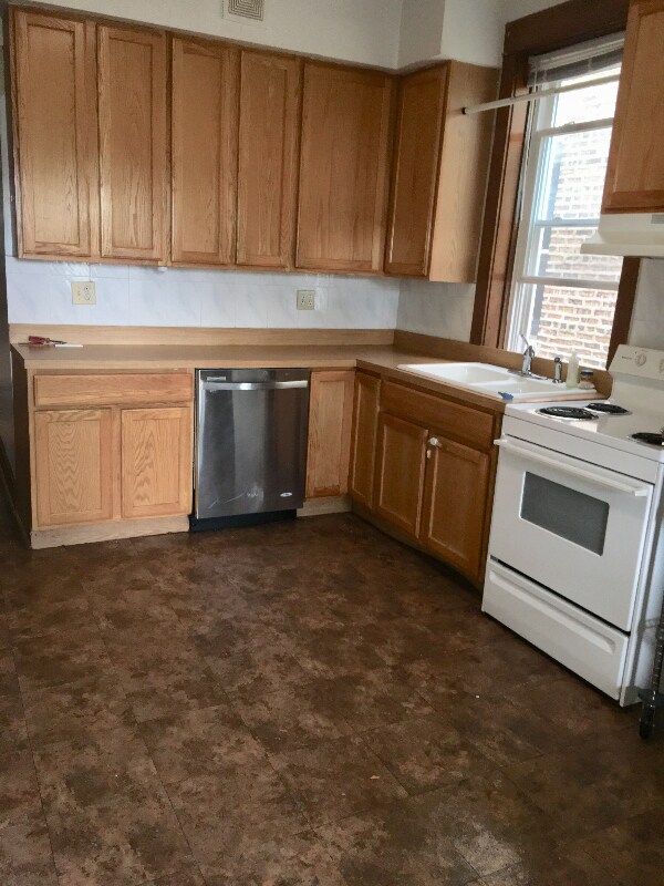 Building Photo - 4242 N Damen Ave