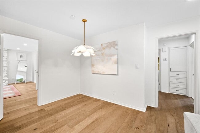 Building Photo - 2737 Clermont Pl