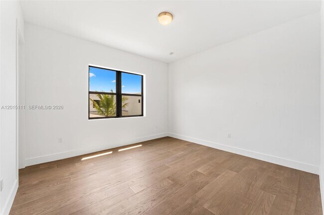 Building Photo - 16700 Botaniko Dr N