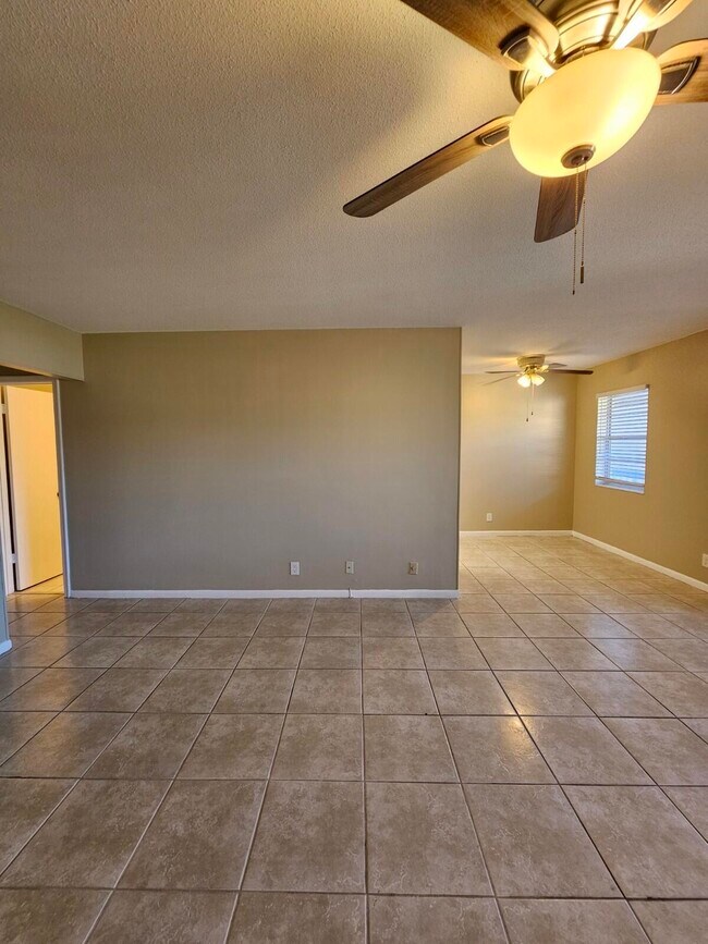 Building Photo - 114 Norwich E