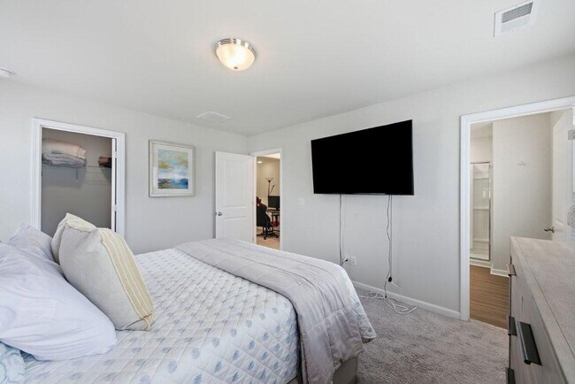 Building Photo - 301 Lanyard St