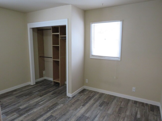 Building Photo - 3 Bedroom / 1 Bonus Room / 1 3/4 Bath Hous...