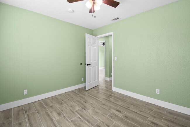 Building Photo - 2079 SE Triumph Rd