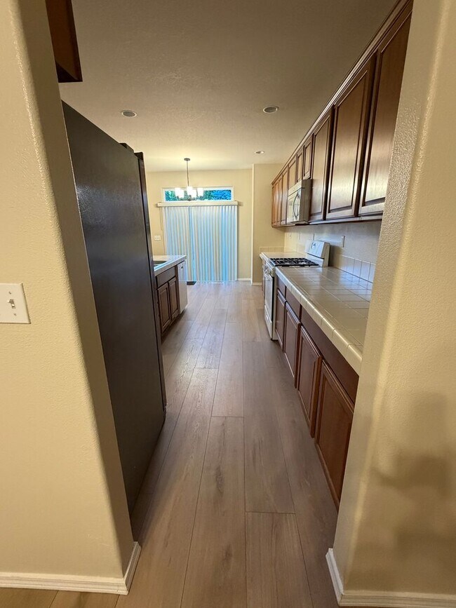 Building Photo - 413 Roger Smith Dr