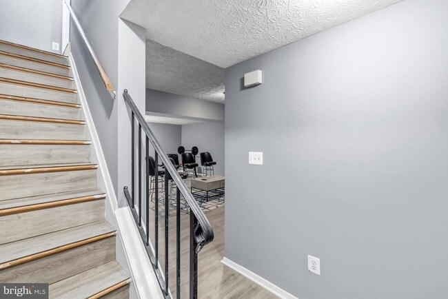 Building Photo - 1250 Birchcrest Ct