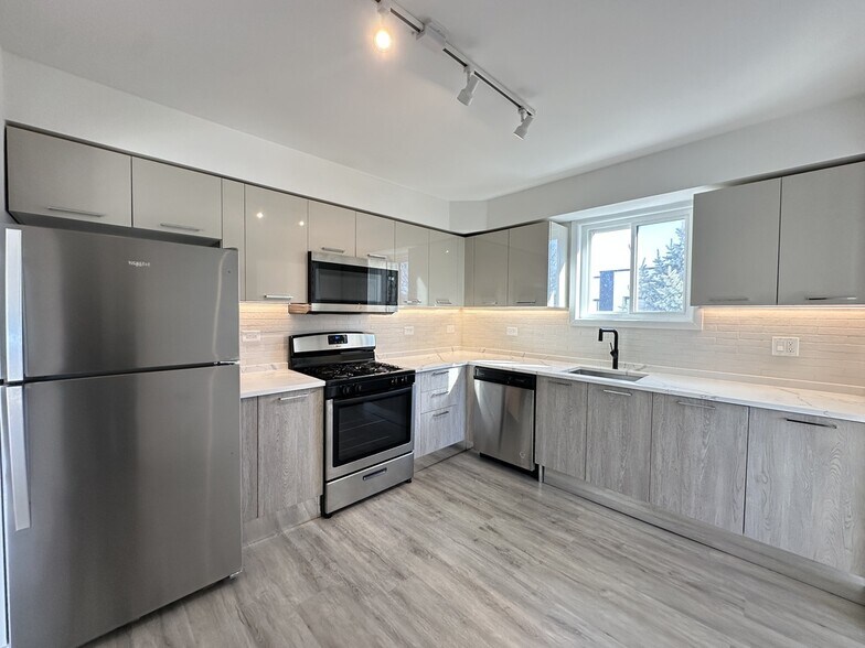 Building Photo - 7621 N Sheridan Rd