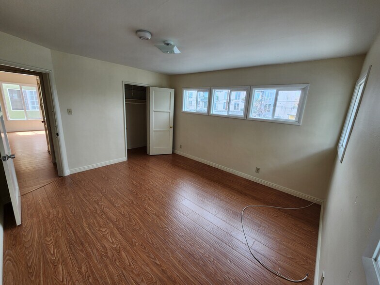 Building Photo - 5264 Cahuenga Blvd