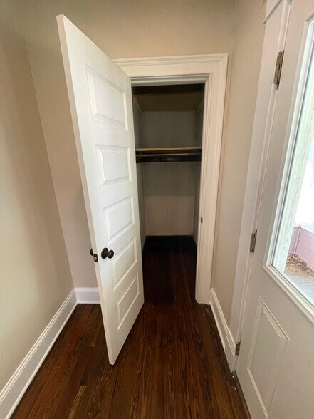 Building Photo - 324 E Center St