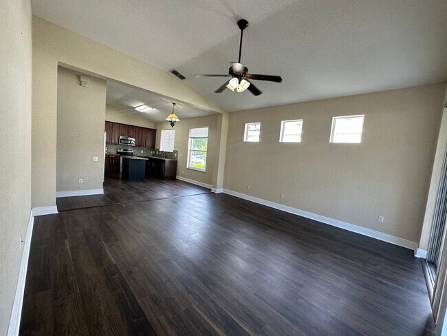 Building Photo - 2211 Pine Oaks Tr