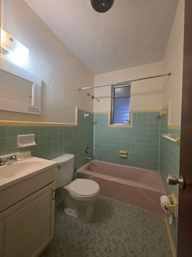 Building Photo - 3 bedroom 2 Bath Single Family Home