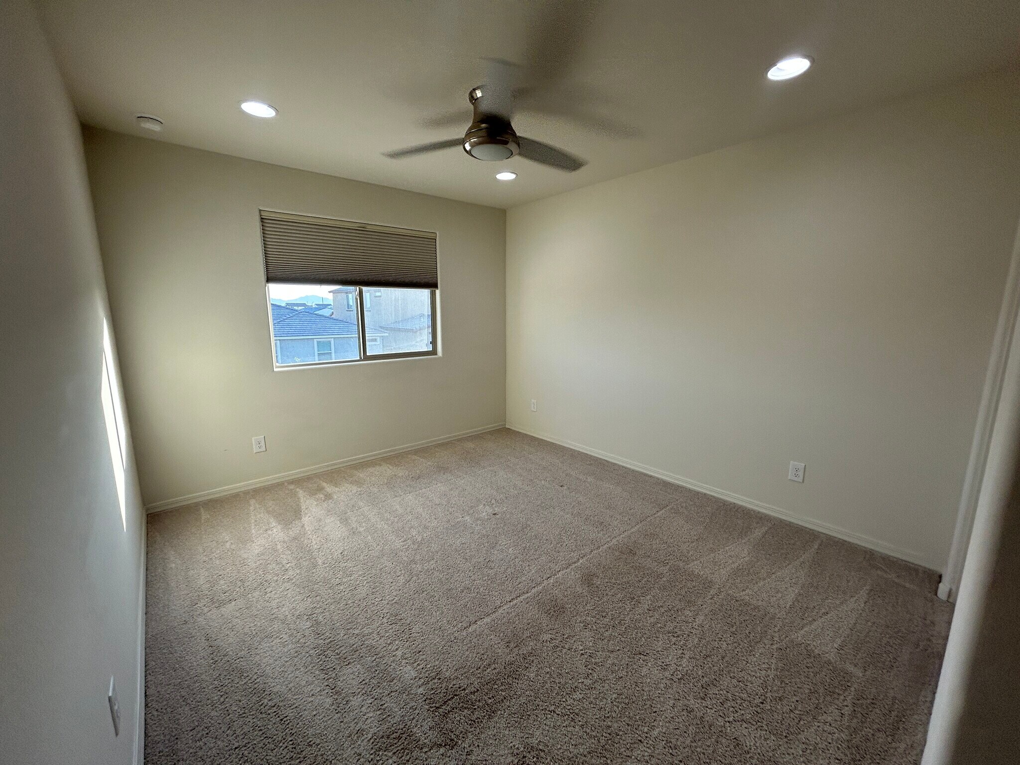 Building Photo - 8909 W Missouri Ave