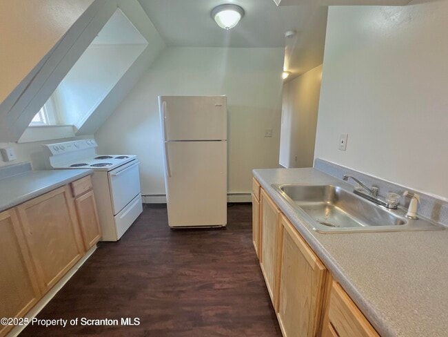 Building Photo - 1930 Boulevard Ave