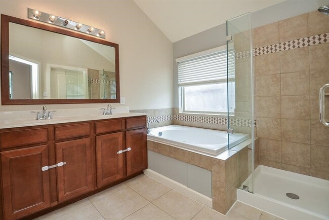 Building Photo - 4006 Autumn Pines Trail