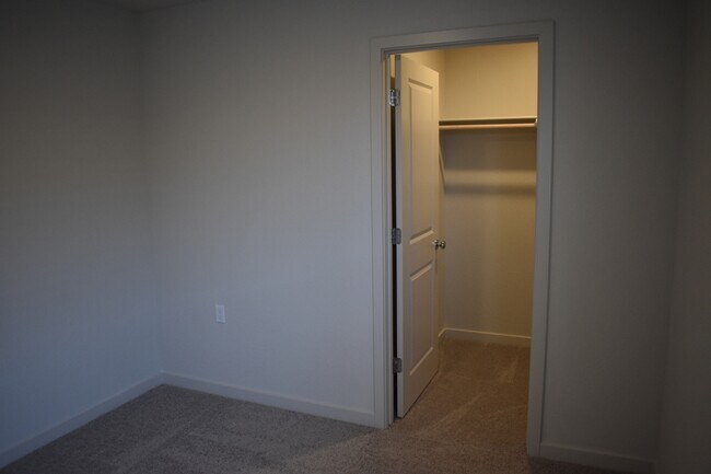 Building Photo - 4624 Athena Dr