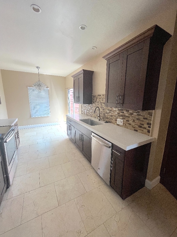 Building Photo - 1220 N Coast Hwy