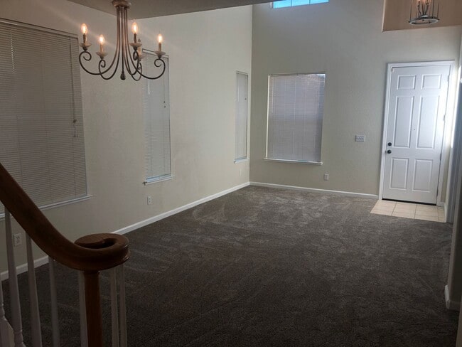 Building Photo - Stunning home in the much desired Dixon ar...
