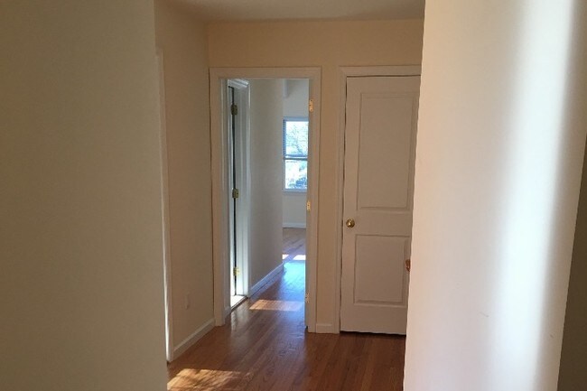 Building Photo - 42 Dunwood Rd