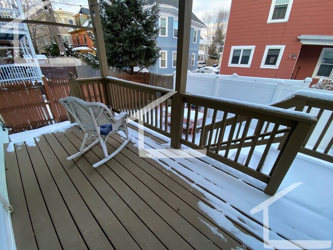 Building Photo - Avl NOW - Spacious, updated 3BR near Oak S...
