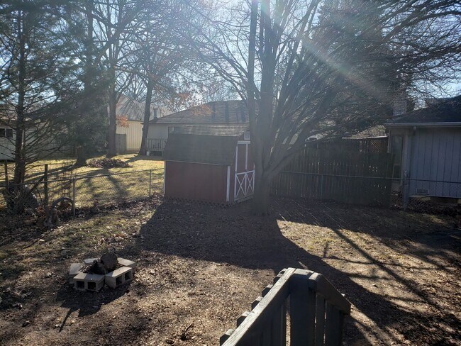 Building Photo - Great South East Location....E. Sunshine & Oak Grove Area