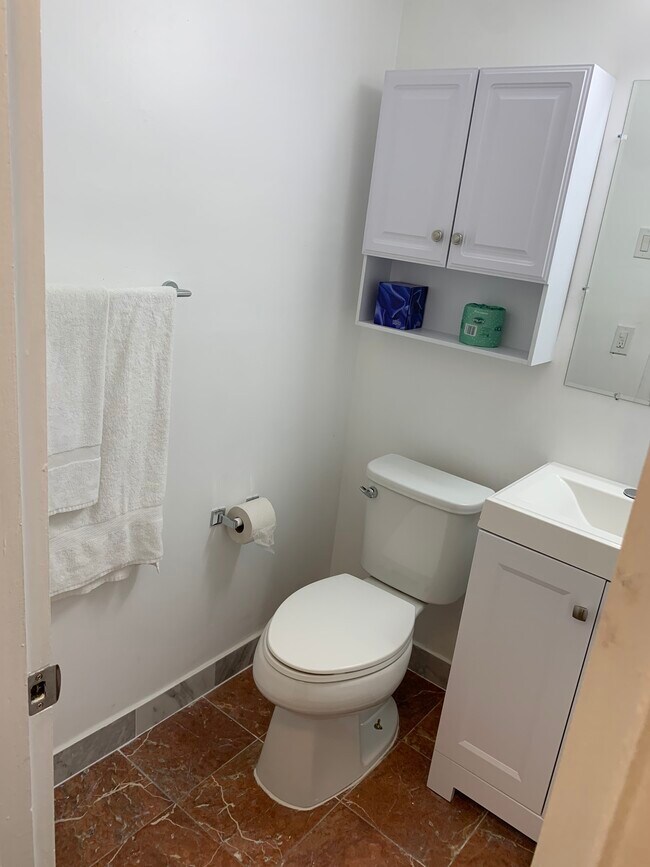 Bathroom - 600 N Birch Rd